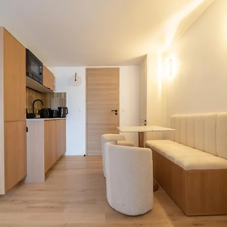 Cia - Modern Flat, Galeries Lafayette * Parigi